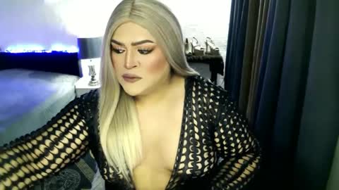 Snapshot of holydeepmistress chatting on March 6, 7:47 am gem online show from March 6, 7:47 am