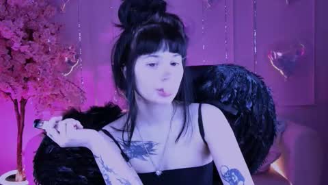 HollyDennis online show from February 16, 10:00 am