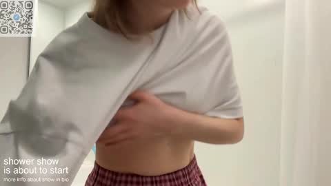 Snapshot of holydori chatting on February 9, 1:46 pm dori not holy get my tg channel with link from description under last photo online show from February 9, 1:46 pm