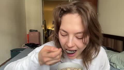 Snapshot of holydori chatting on February 26, 9:21 am dori not holy get my tg channel with link from description under last photo online show from February 26, 9:21 am