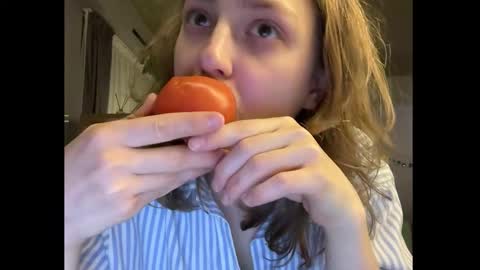 Snapshot of holydori chatting on October 24, 3:52 pm dori not holy get my tg channel with link from description under last photo online show from October 24, 3:52 pm