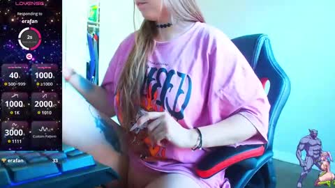 Snapshot of holyweed420 chatting on December 14, 4:31 pm Viktoria online show from December 14, 4:31 pm