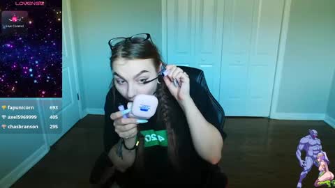 Snapshot of holyweed420 chatting on January 7, 9:25 pm Viktoria online show from January 7, 9:25 pm