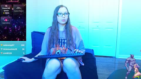 Snapshot of holyweed420 chatting on January 18, 8:09 pm Viktoria online show from January 18, 8:09 pm