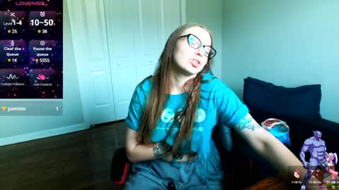 Snapshot of holyweed420 chatting on February 4, 6:27 pm Viktoria online show from February 4, 6:27 pm