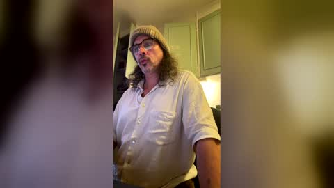 Snapshot of hombresalvatge chatting on April 5, 5:32 pm Jaig online show from April 5, 5:32 pm