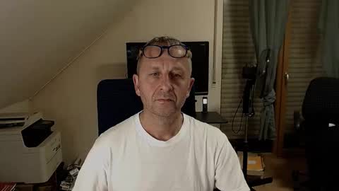 Snapshot of hondowill chatting on October 31, 11:39 pm Bernd online show from October 31, 11:39 pm