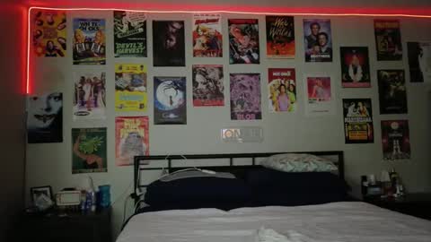 Snapshot of honeeyyy_pot chatting on September 17, 7:37 pm Honey online show from September 17, 7:37 pm