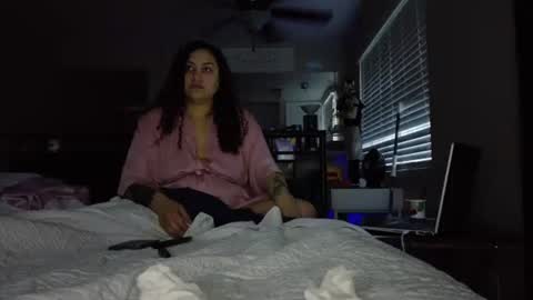 Snapshot of honeeyyy_pot chatting on October 11, 1:09 pm Honey online show from October 11, 1:09 pm