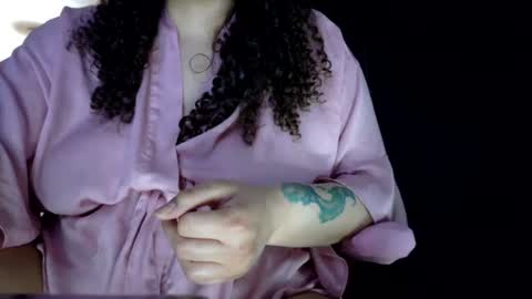 Snapshot of honeeyyy_pot chatting on October 12, 1:59 am Honey online show from October 12, 1:59 am