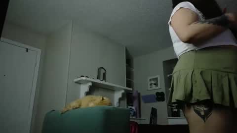 Snapshot of honeeyyy_pot chatting on October 31, 3:29 am Honey online show from October 31, 3:29 am