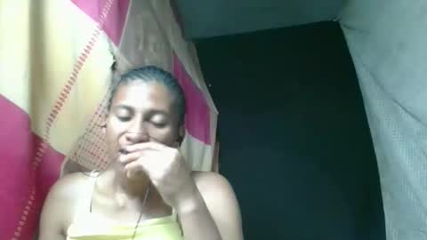 Snapshot of honeria98 chatting on February 5, 6:23 pm honeria98 online show from February 5, 6:23 pm