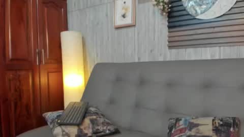 Snapshot of honey__monroe chatting on January 9, 8:43 pm honey monroe online show from January 9, 8:43 pm