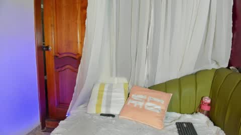 honey  monroe online show from April 27, 12:30 am