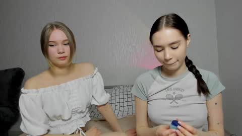 Snapshot of honey__pie chatting on March 12, 9:45 pm Lilith and Ellie online show from March 12, 9:45 pm