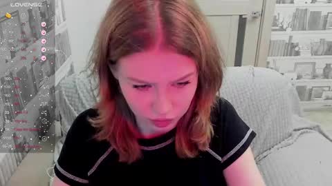 Snapshot of honey__pie chatting on March 17, 6:00 pm Lilith and Ellie online show from March 17, 6:00 pm