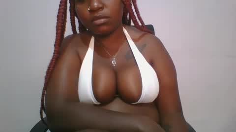 Snapshot of honey_beb chatting on October 5, 6:28 pm honey_beb online show from October 5, 6:28 pm