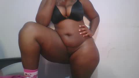 Snapshot of honey_beb chatting on October 29, 7:10 am honey_beb online show from October 29, 7:10 am