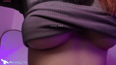 Snapshot of honey_bitee chatting on March 9, 11:53 pm Hi Im Annie vic Your dreams came true online show from March 9, 11:53 pm