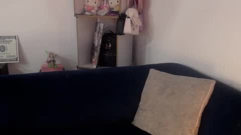 Snapshot of honey_dirty chatting on June 17, 2:18 pm emyy online show from June 17, 2:18 pm