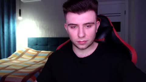 Snapshot of honey_furry chatting on February 18, 6:04 pm Wolfy online show from February 18, 6:04 pm