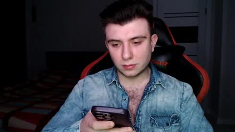 Snapshot of honey_furry chatting on February 25, 12:58 am Wolfy online show from February 25, 12:58 am