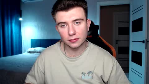 Snapshot of honey_furry chatting on December 14, 10:25 pm Wolfy online show from December 14, 10:25 pm