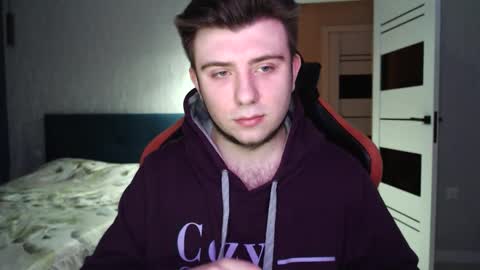 Snapshot of honey_furry chatting on February 10, 1:21 am Wolfy online show from February 10, 1:21 am