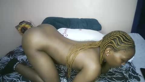 Snapshot of honey_nubia0 chatting on February 15, 6:59 pm honey_nubia0 online show from February 15, 6:59 pm