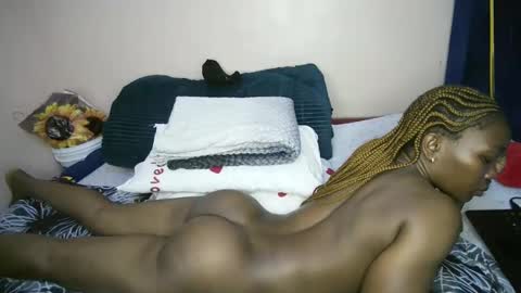 Snapshot of honey_nubia0 chatting on February 17, 7:53 pm honey_nubia0 online show from February 17, 7:53 pm