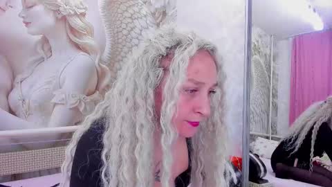 Snapshot of honey_rabbits chatting on January 5, 5:27 pm CHRISTIE and HERALD online show from January 5, 5:27 pm