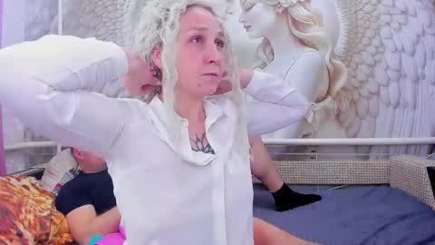 Snapshot of honey_rabbits chatting on January 8, 11:45 am CHRISTIE and HERALD online show from January 8, 11:45 am