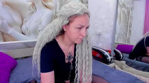 Snapshot of honey_rabbits chatting on January 13, 11:26 am CHRISTIE and HERALD online show from January 13, 11:26 am