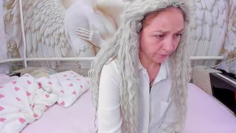 Snapshot of honey_rabbits chatting on January 19, 9:46 am CHRISTIE and HERALD online show from January 19, 9:46 am