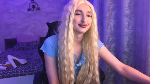 honey_sunset online show from September 12, 5:46 pm