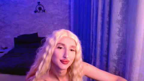 honey_sunset online show from September 29, 6:13 pm