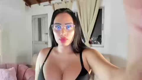 Snapshot of honey_sunshine7 chatting on September 19, 11:38 pm Isabella online show from September 19, 11:38 pm