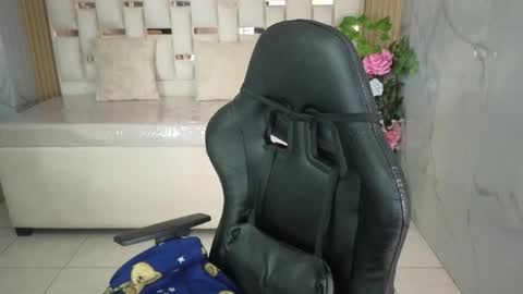 HONEY  online show from May 7, 1:38 pm