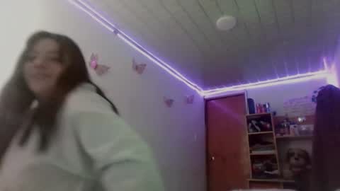 Snapshot of honeyalix511690 chatting on April 4, 8:34 am Samara online show from April 4, 8:34 am