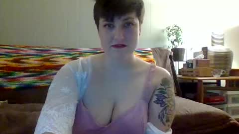Snapshot of honeybeeflwr chatting on January 24, 4:27 am Honey online show from January 24, 4:27 am