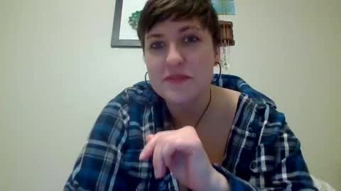 Snapshot of honeybeeflwr chatting on January 28, 5:00 am Honey online show from January 28, 5:00 am