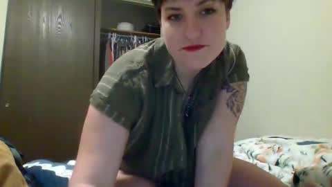 Snapshot of honeybeeflwr chatting on January 31, 4:47 am Honey online show from January 31, 4:47 am