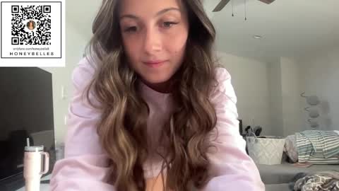 Snapshot of honeybelle8 chatting on December 6, 2:17 pm belle brunette online show from December 6, 2:17 pm