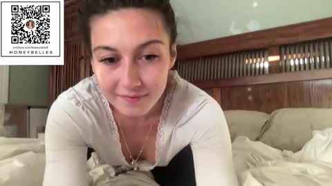 Snapshot of honeybelle8 chatting on December 23, 12:52 pm belle brunette online show from December 23, 12:52 pm