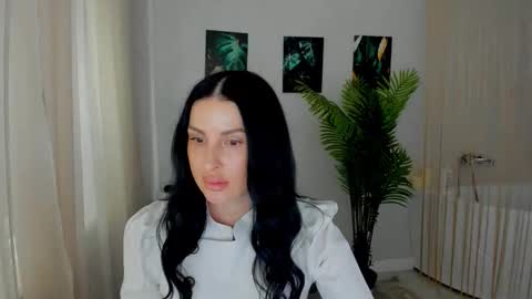 Jacqueline online show from May 11, 7:36 am