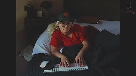 honeybuhnny online show from May 7, 3:50 pm
