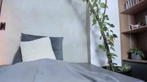 Sofia independent model online show from December 24, 11:17 am