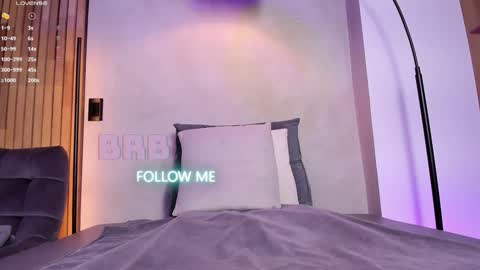 Sofia independent model online show from January 13, 11:19 am