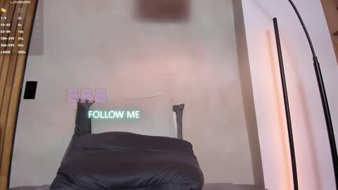 Sofia independent model online show from March 3, 11:22 am