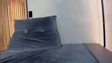 Sofia independent model online show from January 17, 11:48 am